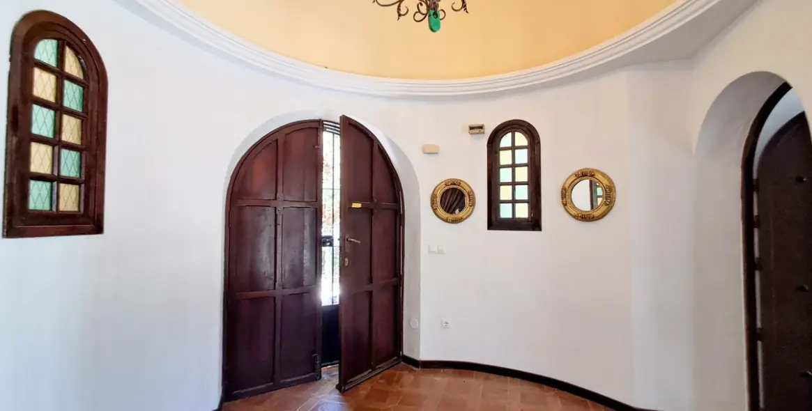 Sale of detached villa in Calahonda 17