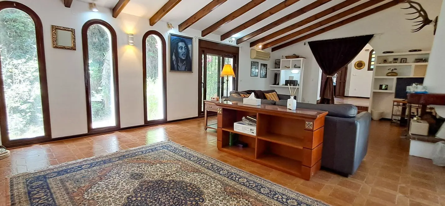 Sale of detached villa in Calahonda 2