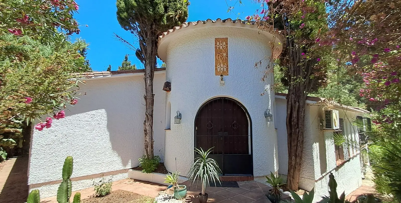 Sale of detached villa in Calahonda 9