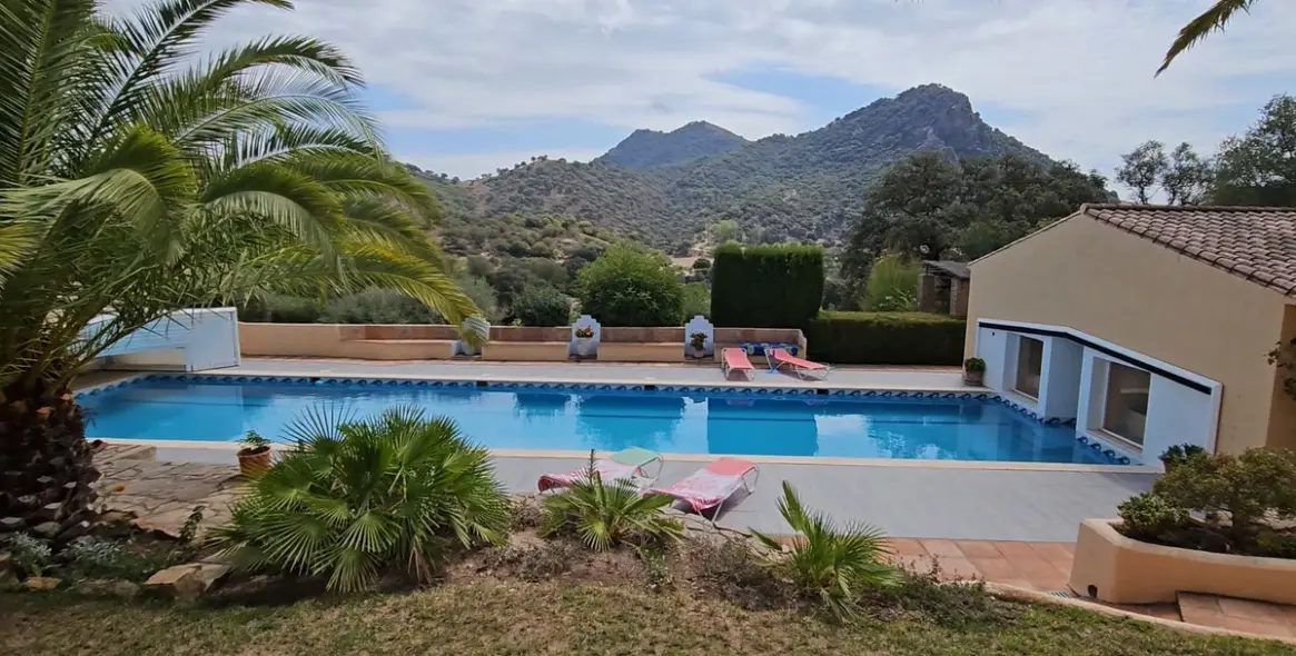 Продажа  отдельно стоящей виллы в Gaucín 11