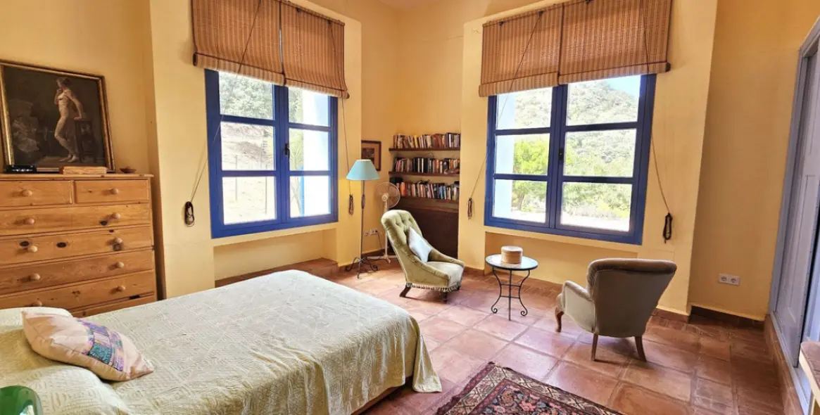 Продажа  отдельно стоящей виллы в Gaucín 22