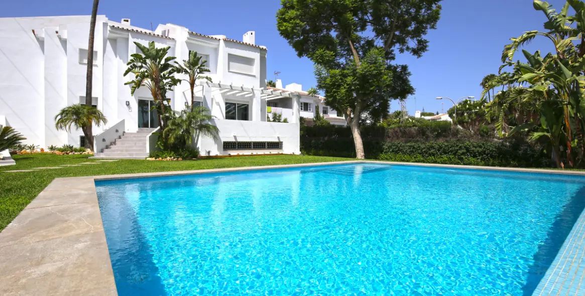 Продажа таунхауса в Nueva Andalucía (район Nueva Andalucía) 1