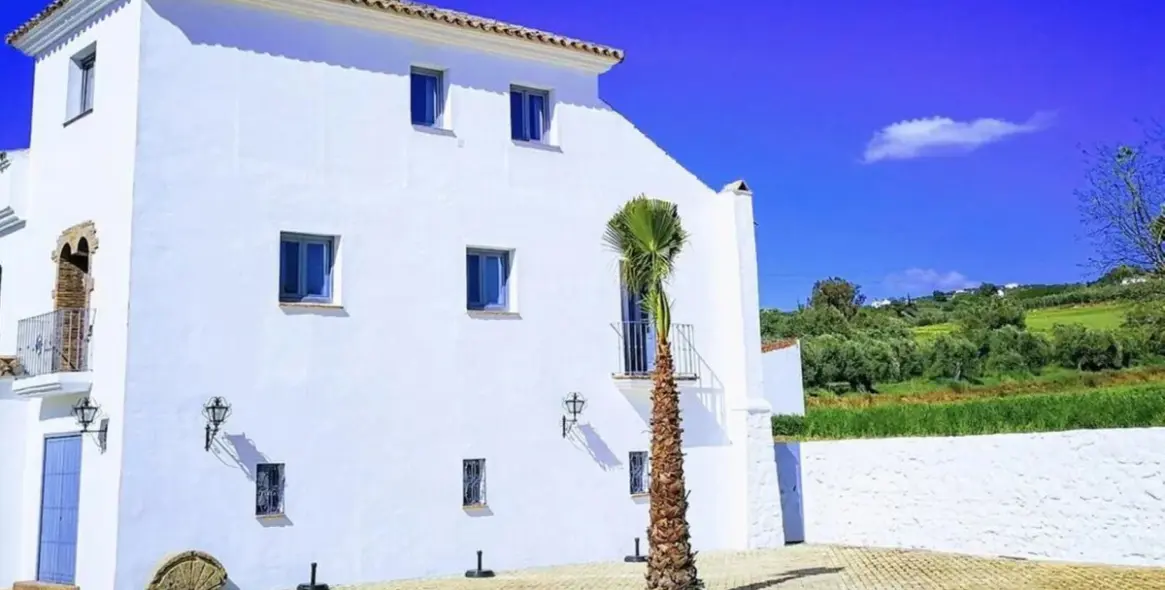 Продажа отеля в Ronda 3