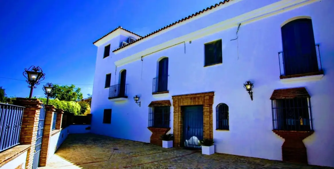 Продажа отеля в Ronda 9