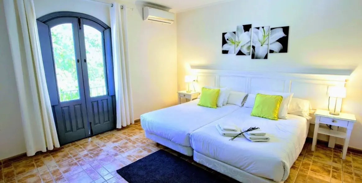 Продажа отеля в Ronda 23