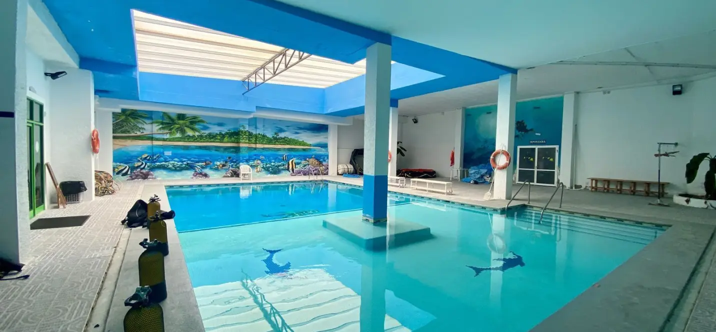 Venta de local comercial en Benalmadena 2