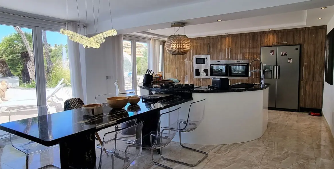 Продажа  отдельно стоящей виллы в Marbella East (район Elviria) 8