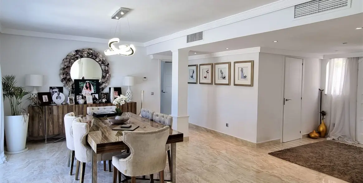 Продажа  отдельно стоящей виллы в Marbella East (район Elviria) 10