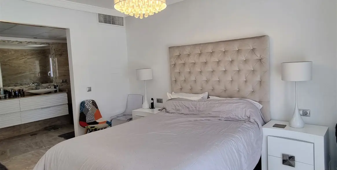 Продажа  отдельно стоящей виллы в Marbella East (район Elviria) 12