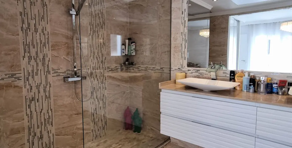 Продажа  отдельно стоящей виллы в Marbella East (район Elviria) 14