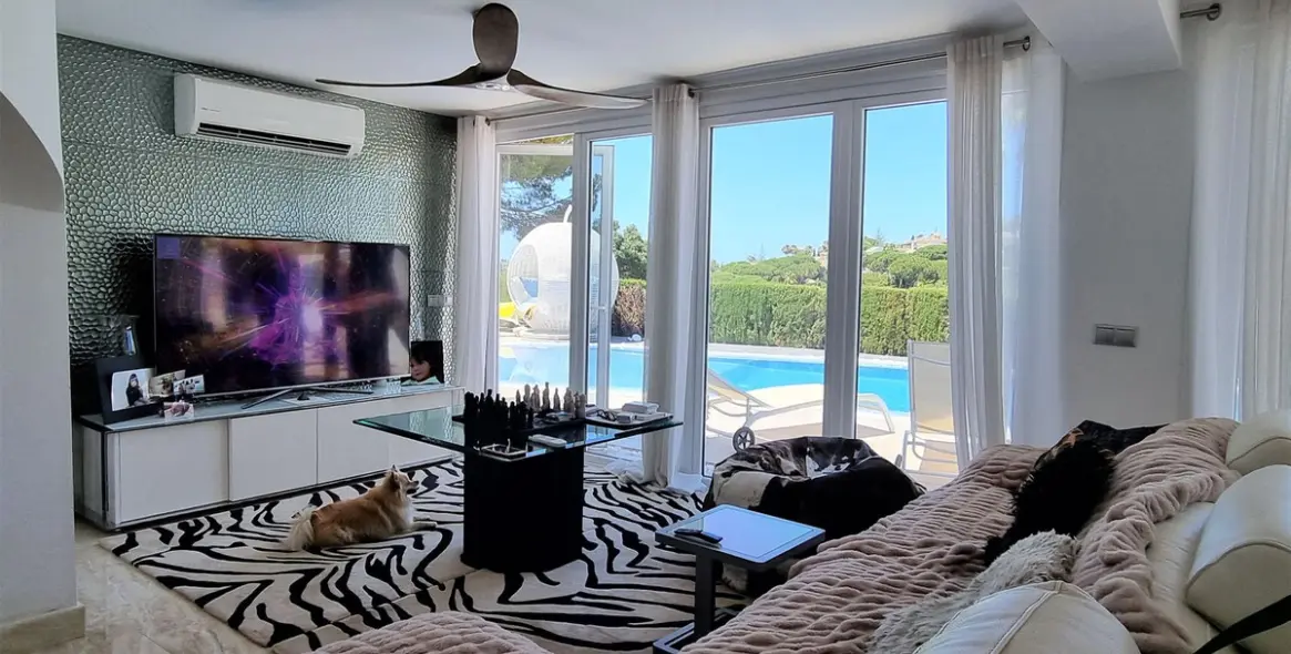 Продажа  отдельно стоящей виллы в Marbella East (район Elviria) 18