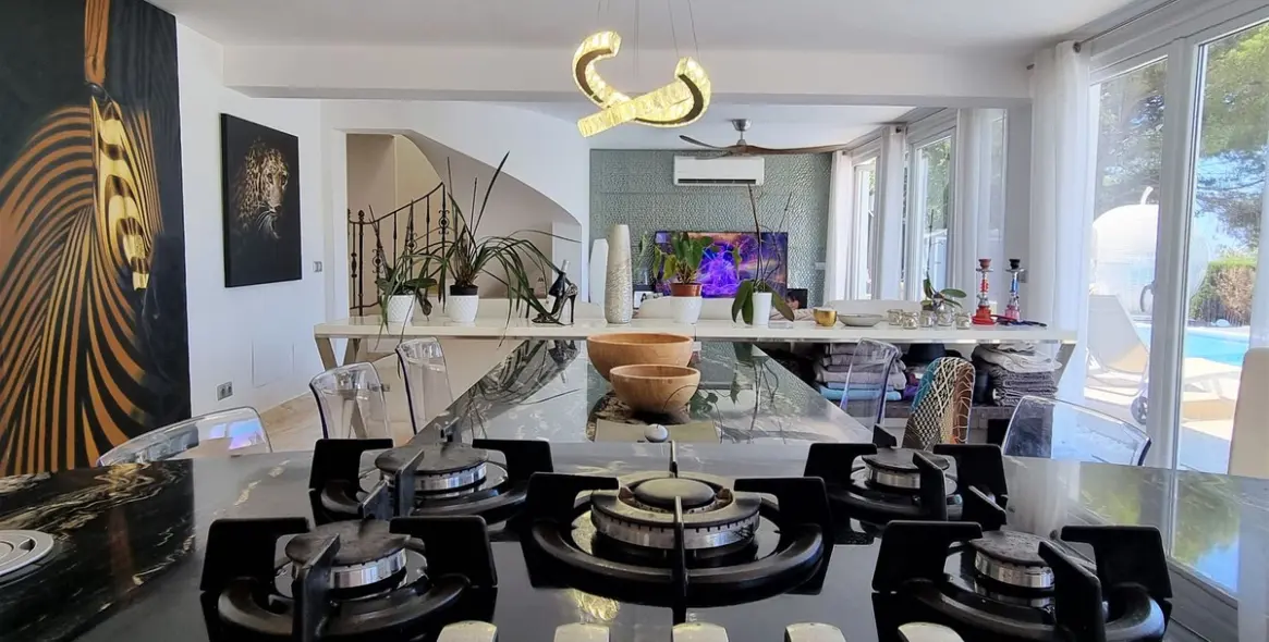 Продажа  отдельно стоящей виллы в Marbella East (район Elviria) 19