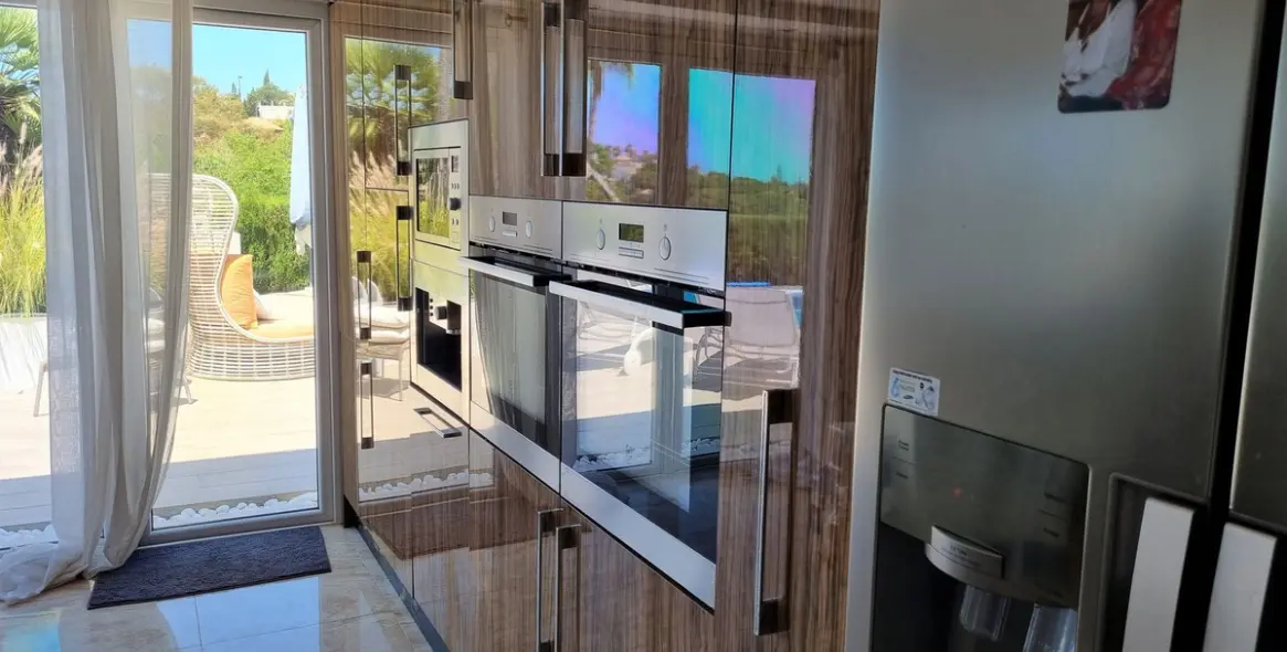 Продажа  отдельно стоящей виллы в Elviria 21