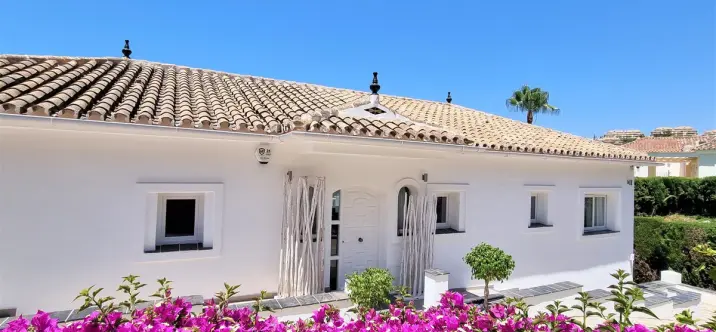 Sale of detached villa in Elviria 0