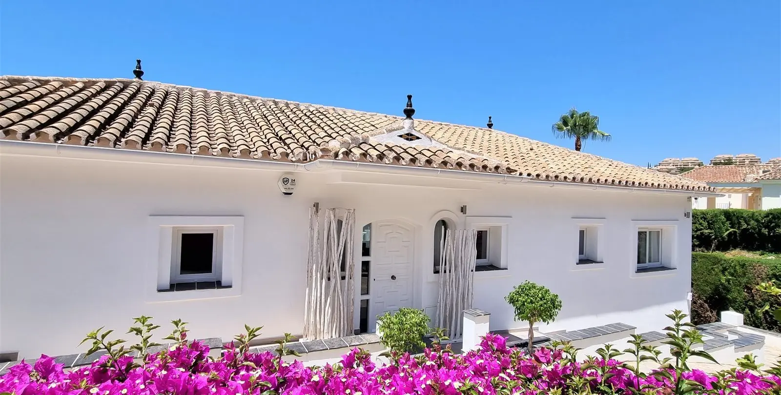 Продажа  отдельно стоящей виллы в Elviria 1