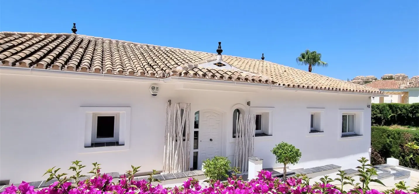 Venta de villa independiente en Elviria 0