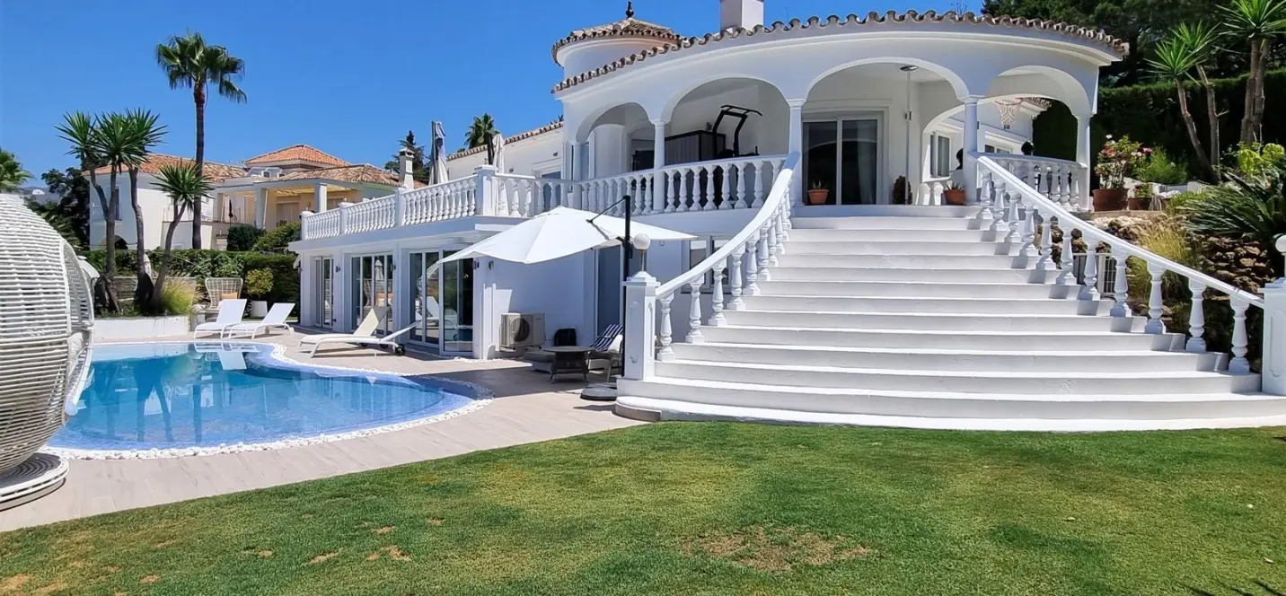 Venta de villa independiente en Elviria 1