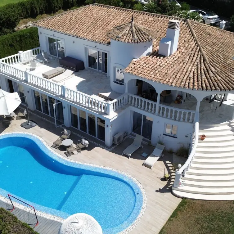 Venta de villa independiente en Elviria