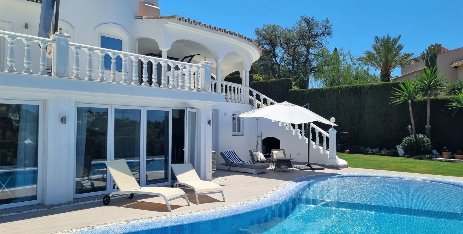 Продажа  отдельно стоящей виллы в Elviria 4