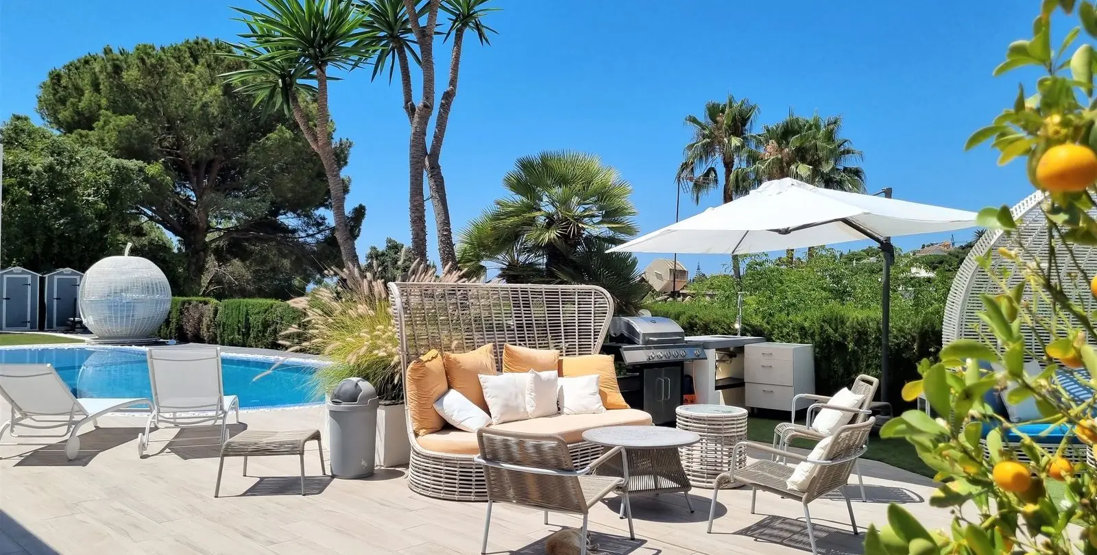 Продажа  отдельно стоящей виллы в Elviria 6
