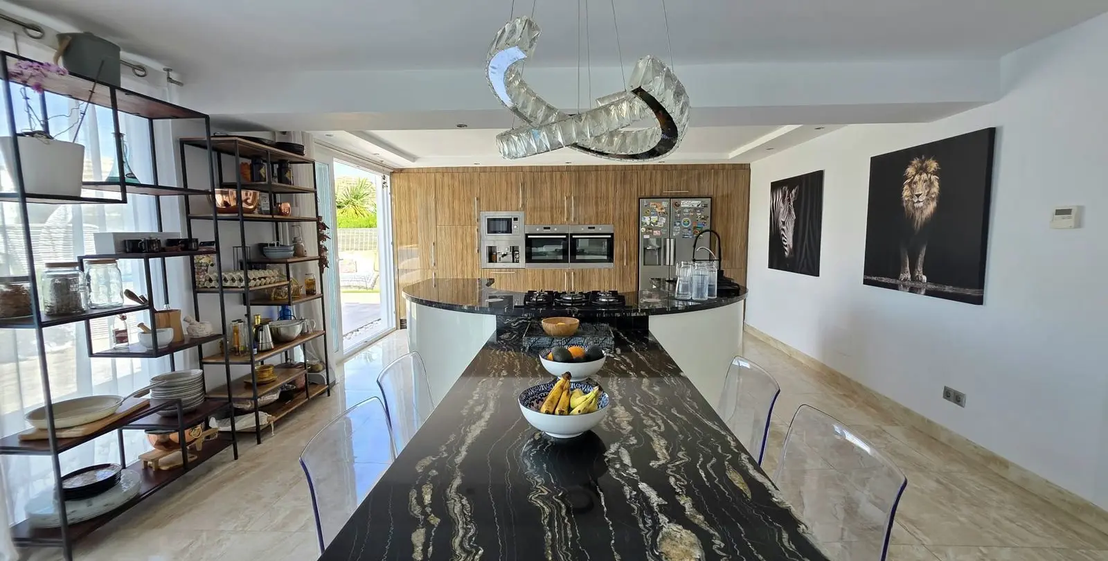 Продажа  отдельно стоящей виллы в Elviria 7