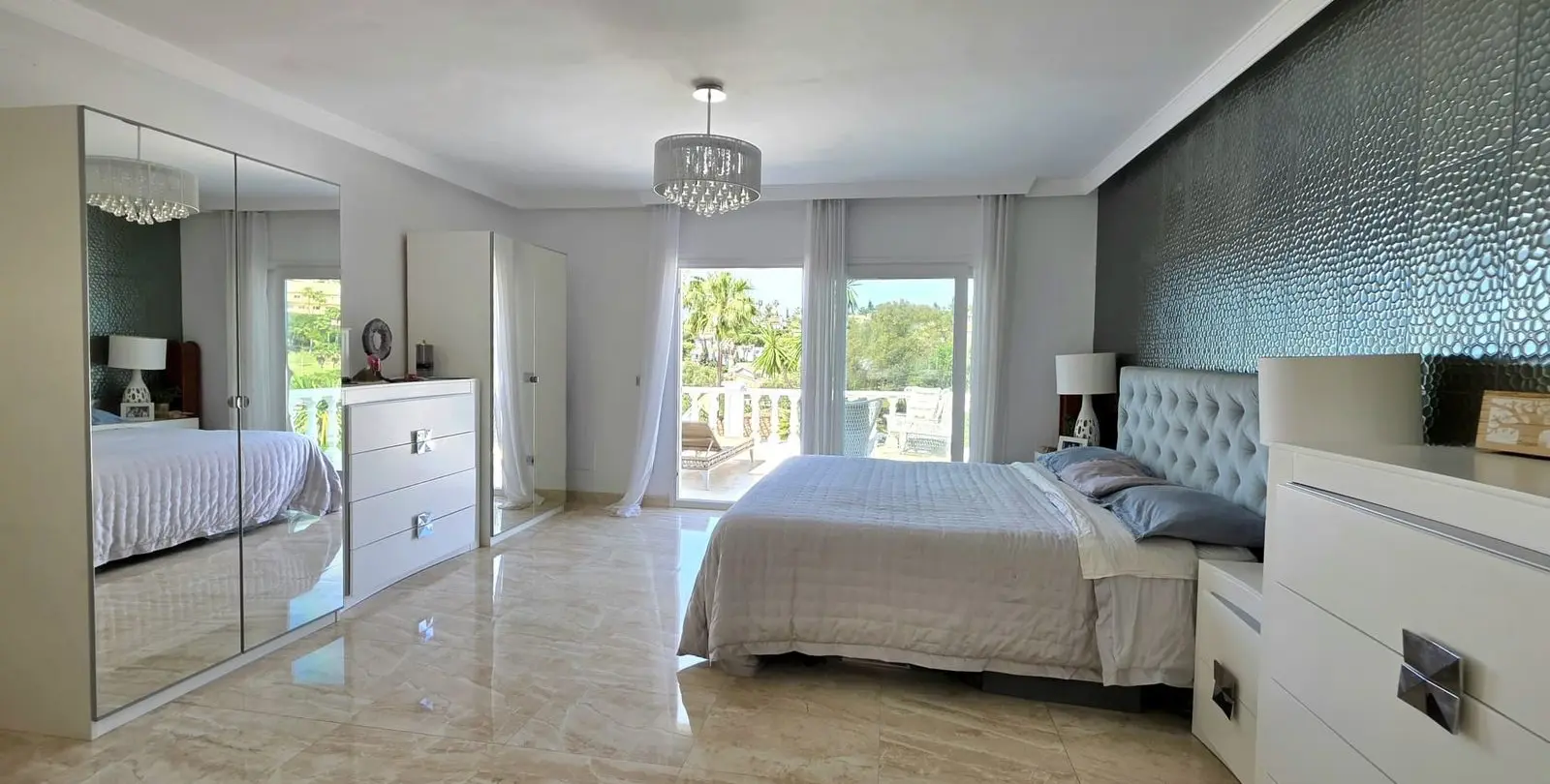 Продажа  отдельно стоящей виллы в Elviria 13
