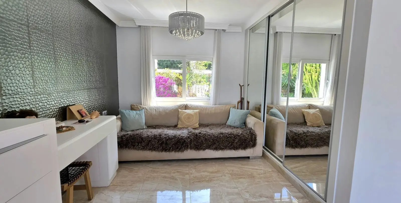 Продажа  отдельно стоящей виллы в Elviria 14