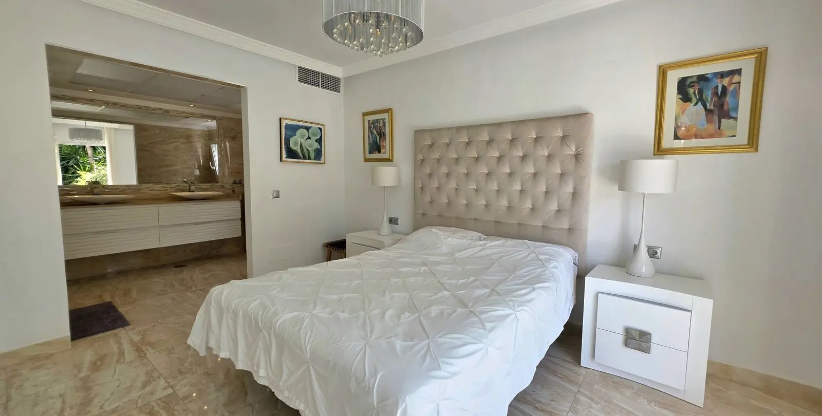 Продажа  отдельно стоящей виллы в Elviria 18