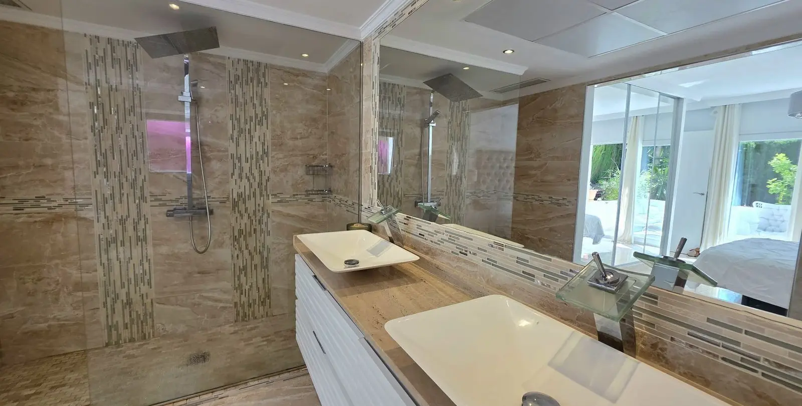 Продажа  отдельно стоящей виллы в Elviria 19