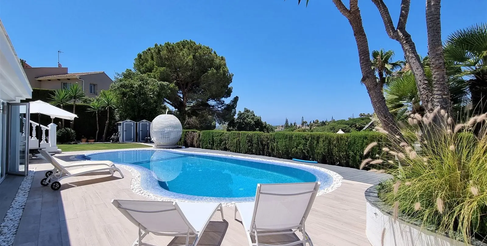 Продажа  отдельно стоящей виллы в Elviria 26