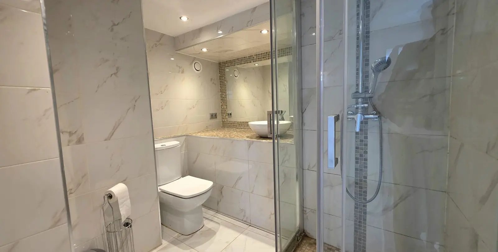 Продажа  отдельно стоящей виллы в Elviria 30