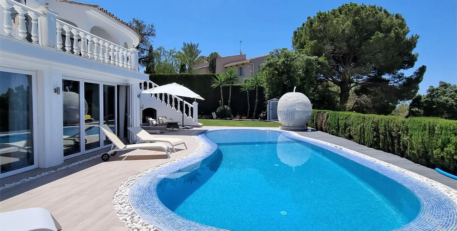 Продажа  отдельно стоящей виллы в Elviria 32