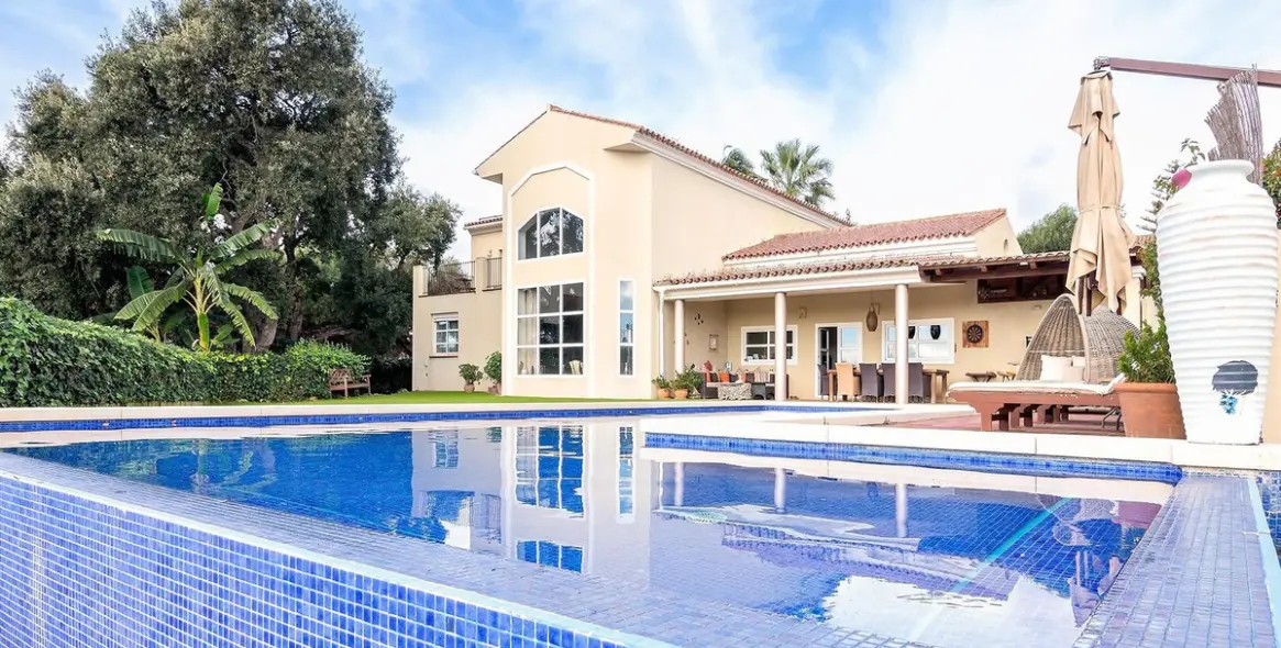Продажа  отдельно стоящей виллы в Sotogrande 1