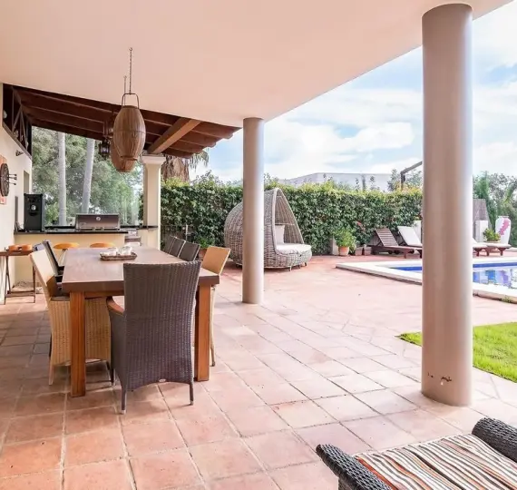 Продажа  отдельно стоящей виллы в Sotogrande