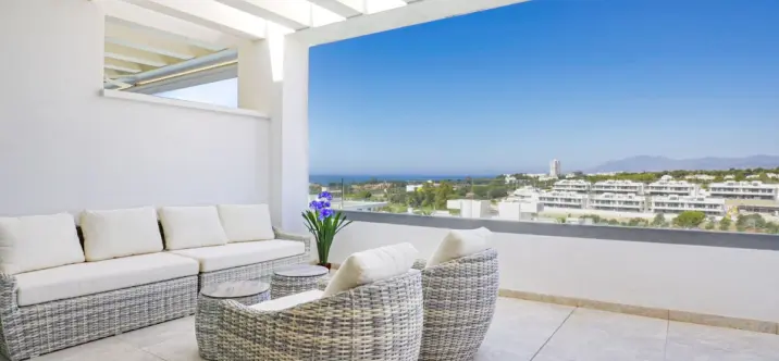 Продажа двухуровневого пентхауса в Marbella 0