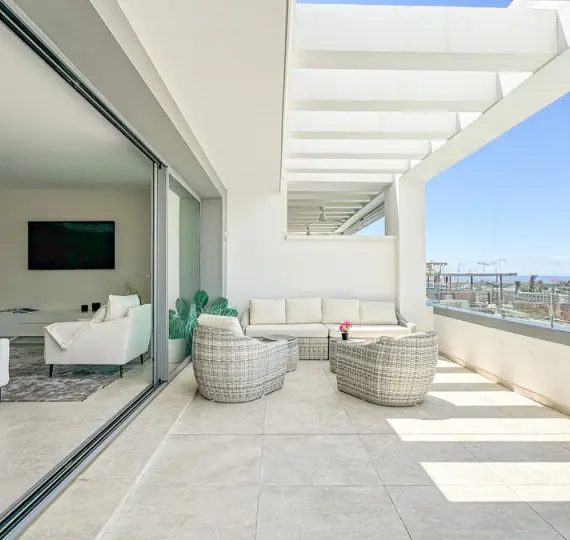 Продажа двухуровневого пентхауса в Marbella