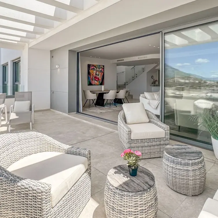 Продажа двухуровневого пентхауса в Marbella