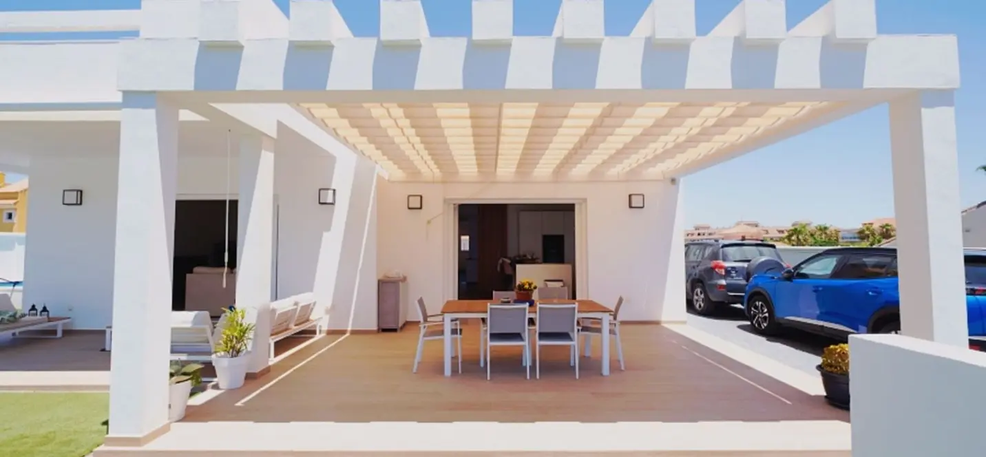 Sale of detached villa in Manilva 0