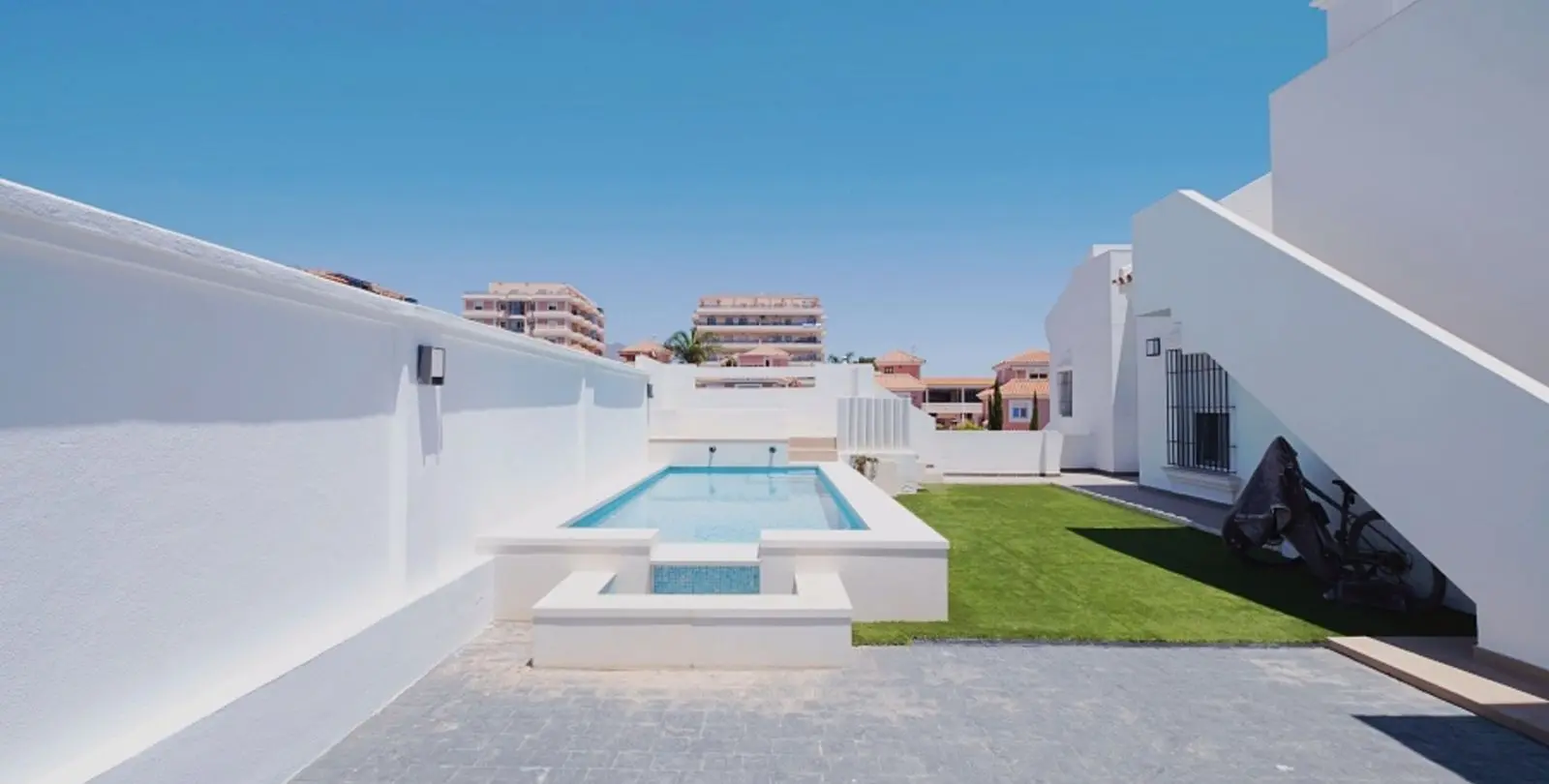 Sale of detached villa in Manilva 2
