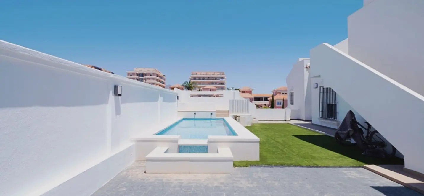 Sale of detached villa in Manilva 1