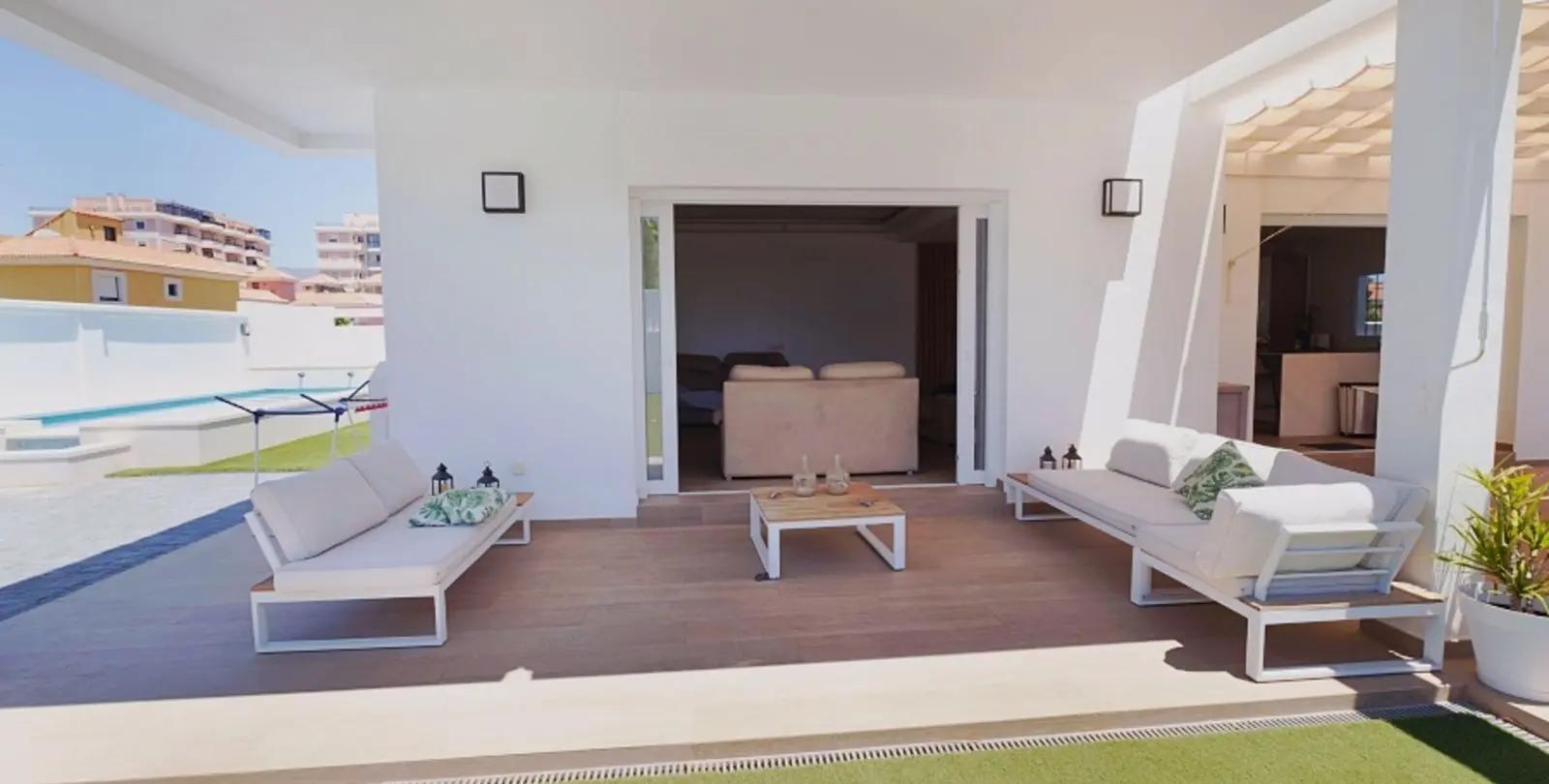 Sale of detached villa in Manilva 3