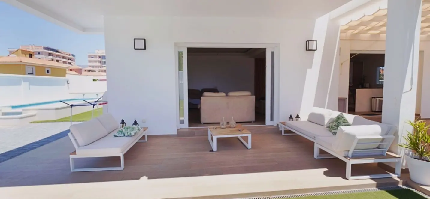 Sale of detached villa in Manilva 2