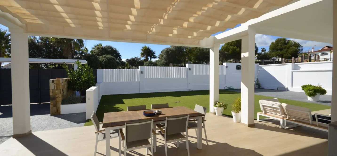 Sale of detached villa in Manilva 3