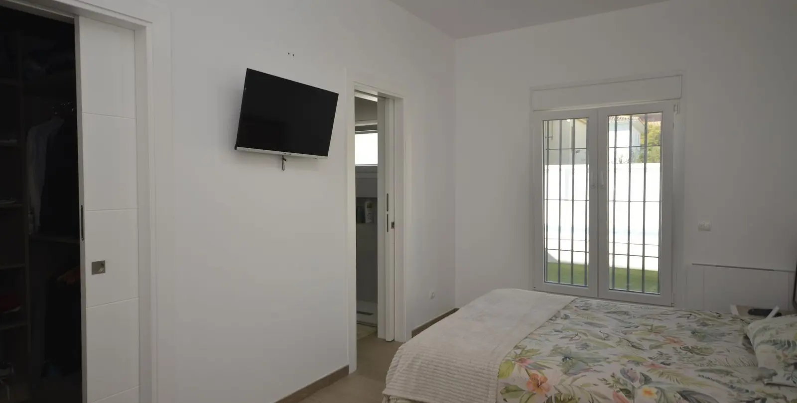 Sale of detached villa in Manilva 14