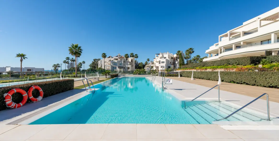 Sale of ground floor apartment in Estepona (district Estepona) 2