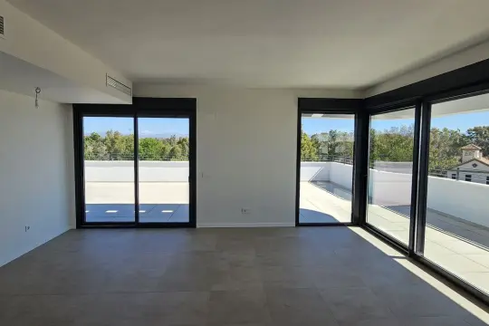 Image 6 thumb