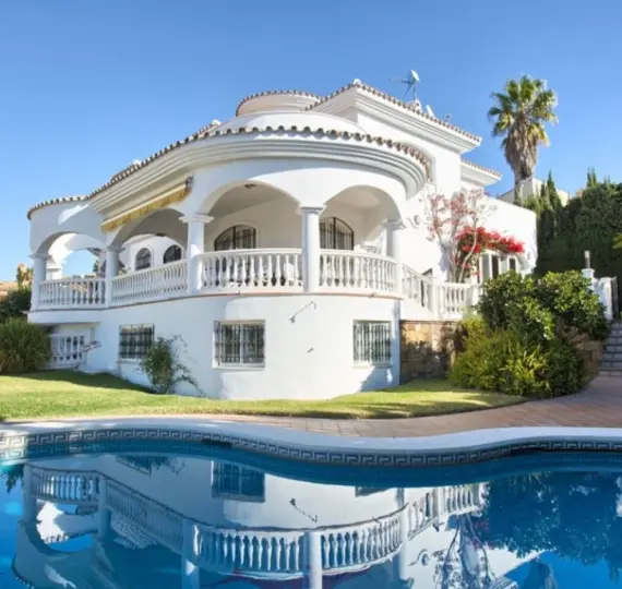 Продажа  отдельно стоящей виллы в Torrequebrada