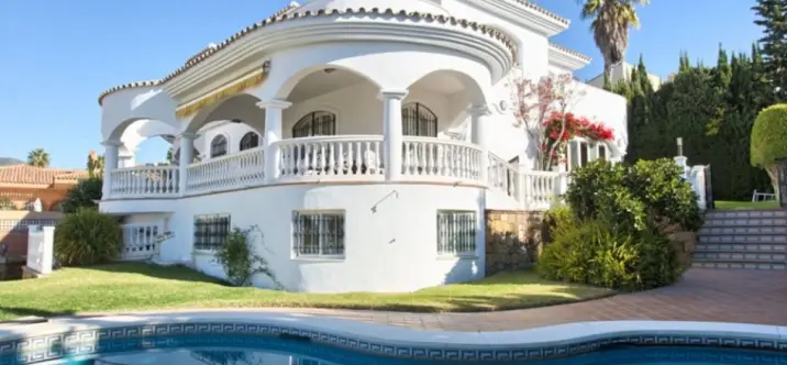 Продажа  отдельно стоящей виллы в Torrequebrada 0