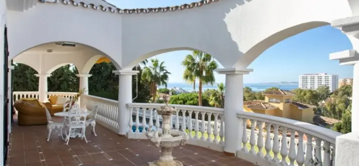 Продажа  отдельно стоящей виллы в Torrequebrada 1