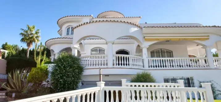 Продажа  отдельно стоящей виллы в Torrequebrada 4